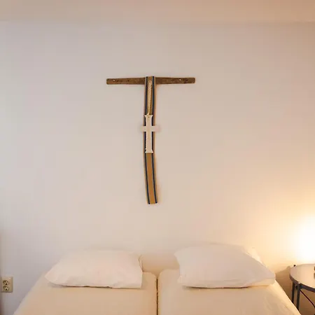 Guest house Alunis Retreat *