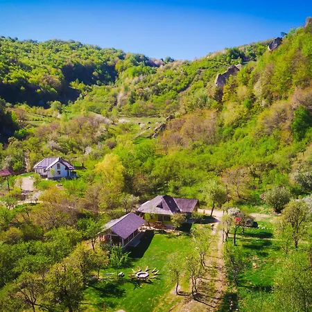 Alunis Retreat *